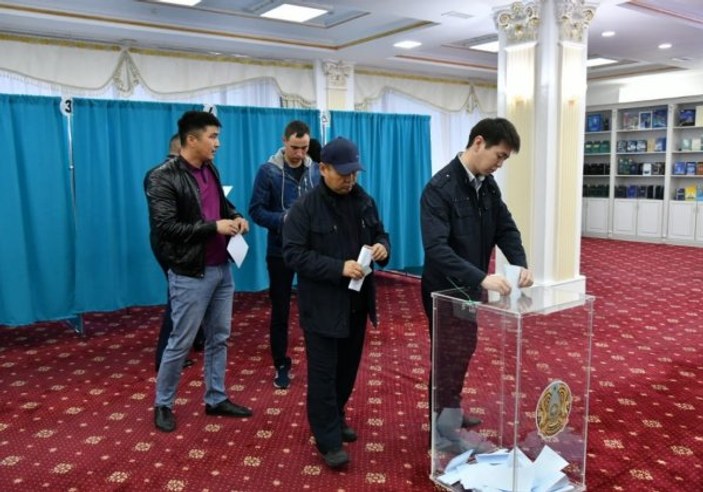 Kazakistan'da 7 aday Cumhurbaşkanlığı için yarışıyor