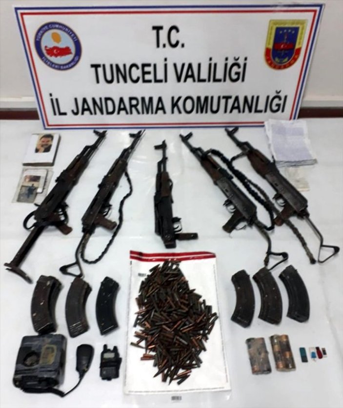 Tunceli'de öldürülen 5 kadın teröriste ait mühimmatlar