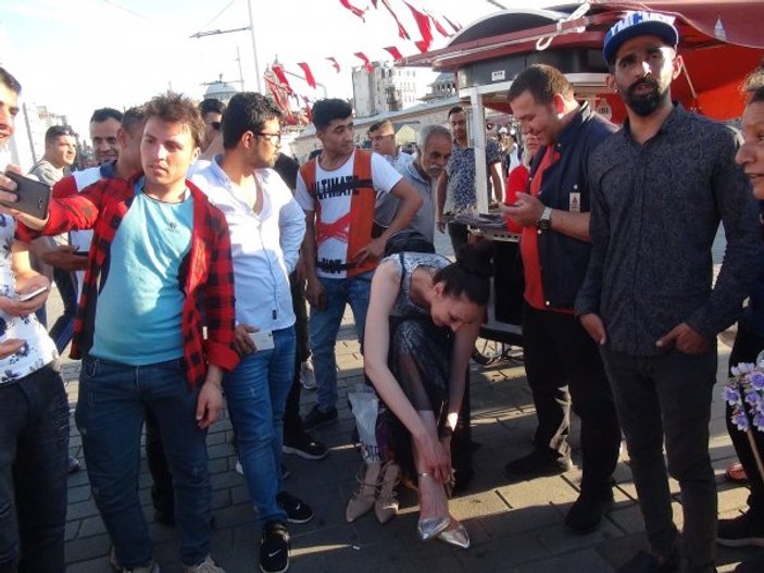 Ukraynalı kadın basketbolcuya Taksim'de yoğun ilgi