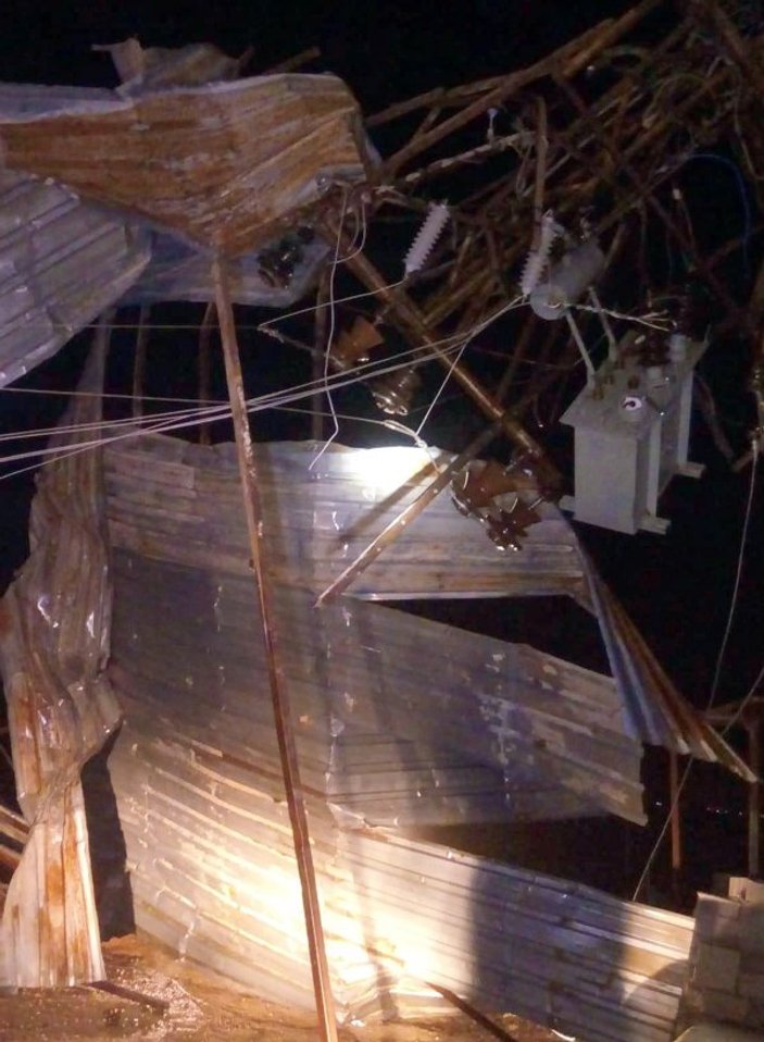 Şanlıurfa'da fırtına hasara neden oldu