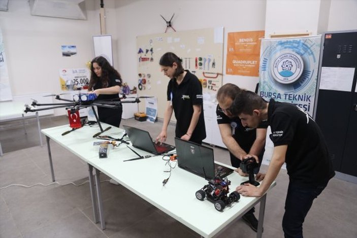 Oktokopter tasarlayan Türk öğrenciler ABD'de yarışacak