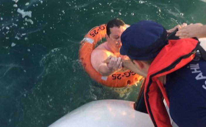 12 saat denizde kalınca babası kalp krizi geçirdi