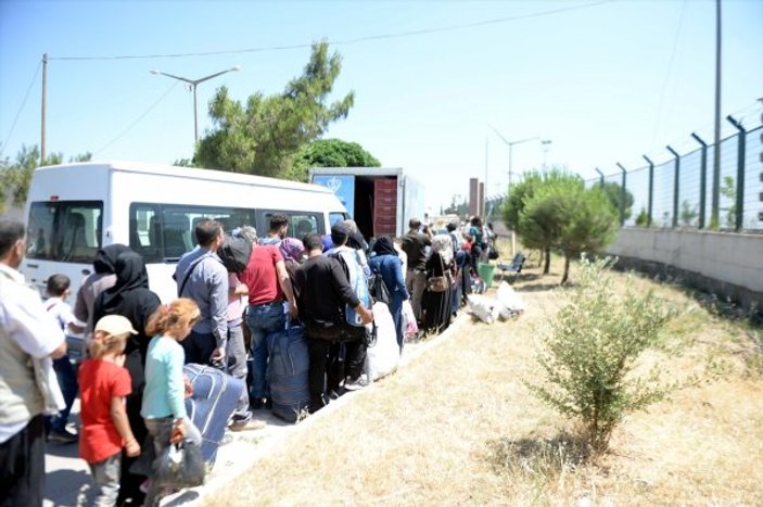 Suriyeliler Türkiye'ye dönmeye başladı