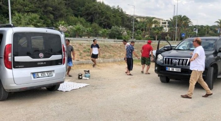 Otellerde yer bulamayan Ankaralılar göbek attı