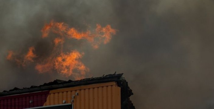 Almanya’da bir fabrikada çıkan yangın korkuttu