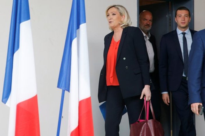 Fransa'da aşırı sağcı Le Pen mahkemeye çıkacak