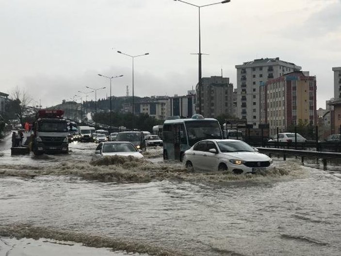 İstanbul'da 3 ilçede sağanak yağış