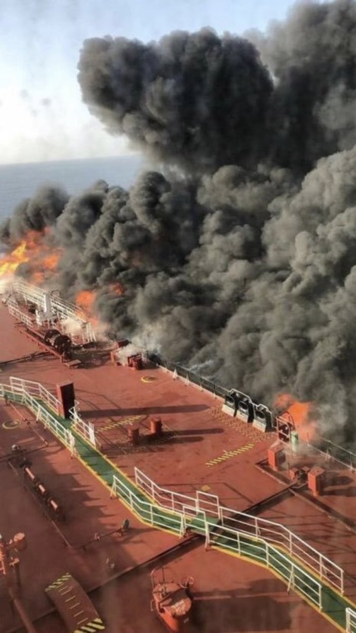 İki tanker saldırıya uğradı, petrol fiyatları fırladı