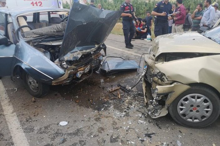 Muğla'da iki araç kafa kafaya çarpıştı: 6 yaralı