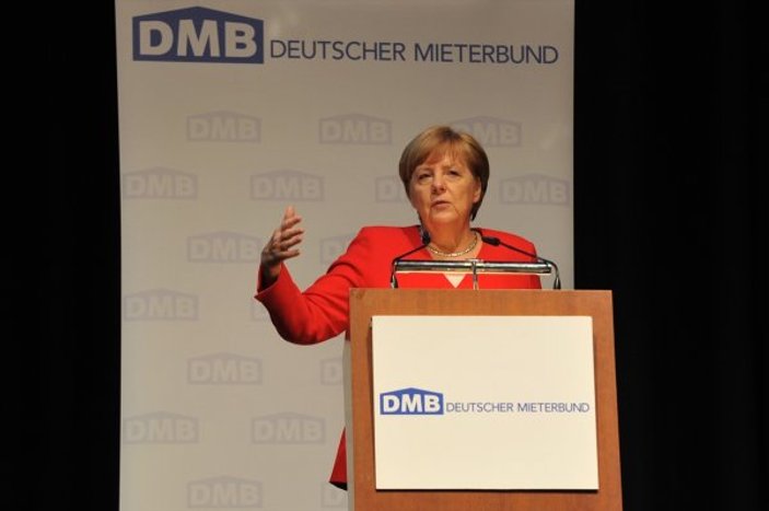 Merkel: Avrupa konut sıkıntısı yaşıyor