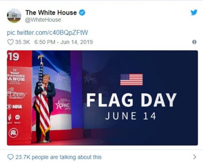 Trump'ın bayrak pozu alay konusu oldu