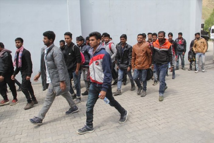 Van'da 44 düzensiz göçmen yakalandı