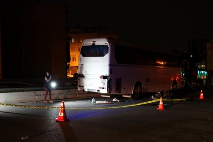 Motosiklet park halindeki otobüse çarptı: 1 ölü, 1 yaralı