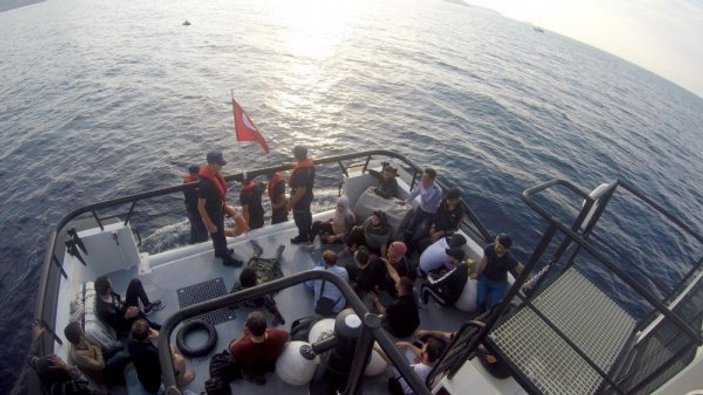 Bodrum'da kaçak göçmenleri taşıyan tekne battı 