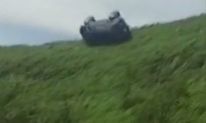 Rusya'da arazi aracı takla attı, sürücü camdan uçtu