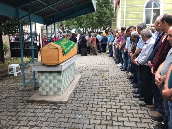 Karabük'te oğlunu bıçaklayarak öldüren baba tutuklandı