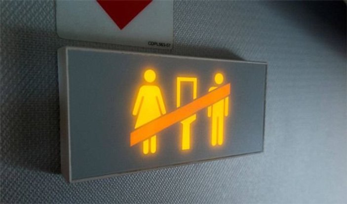 İzmir uçağının tuvaletinde cinsel ilişkiye girdiler