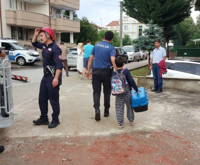 Düzce'de annesi geciken çocuk polisten yardım istedi