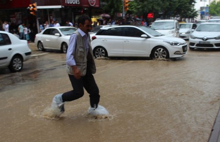 Elazığ'a 1 saatlik yağış yetti