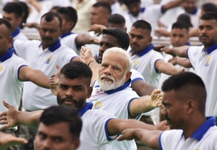 Hindistan Başbakanı Mondi yoga yaptı