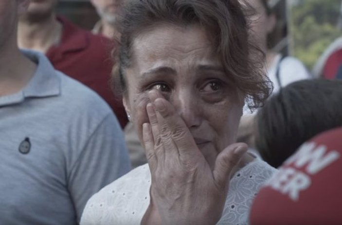 AK Partililer İstanbul İl Başkanlığı önünde gözyaşı döktü