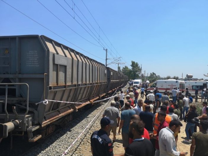 Mersin'de yük treni minibüse çarptı: 1 ölü, 8 yaralı