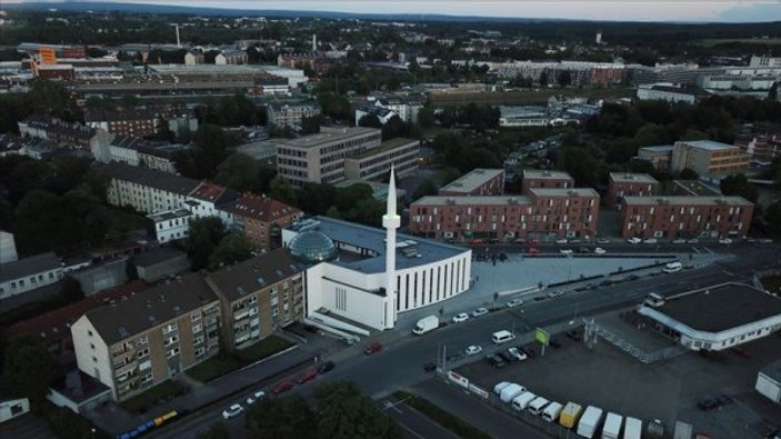 Almanya'da bir ilk: Cami Meydanı açıldı