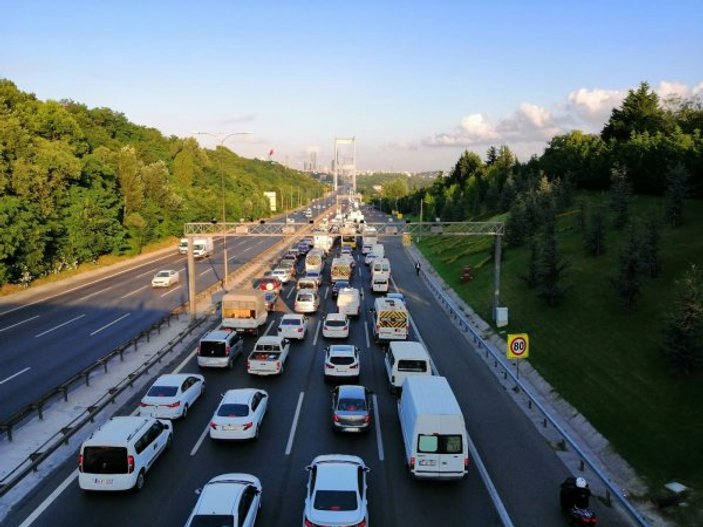 FSM'de kapanan şeritler trafiğe neden oldu