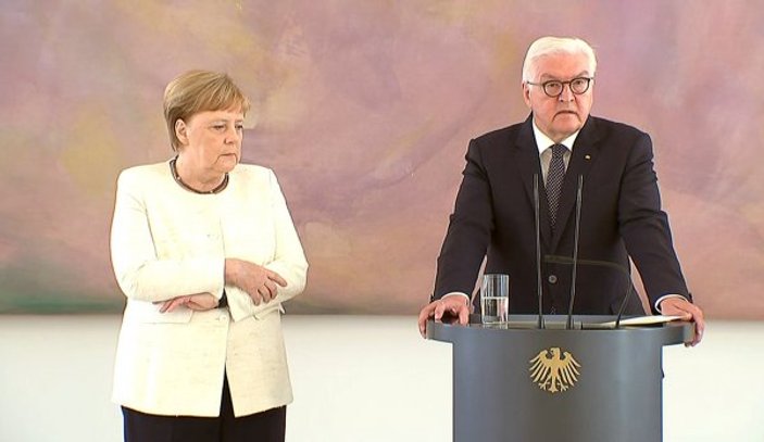 Susuz kalan Merkel yine titredi