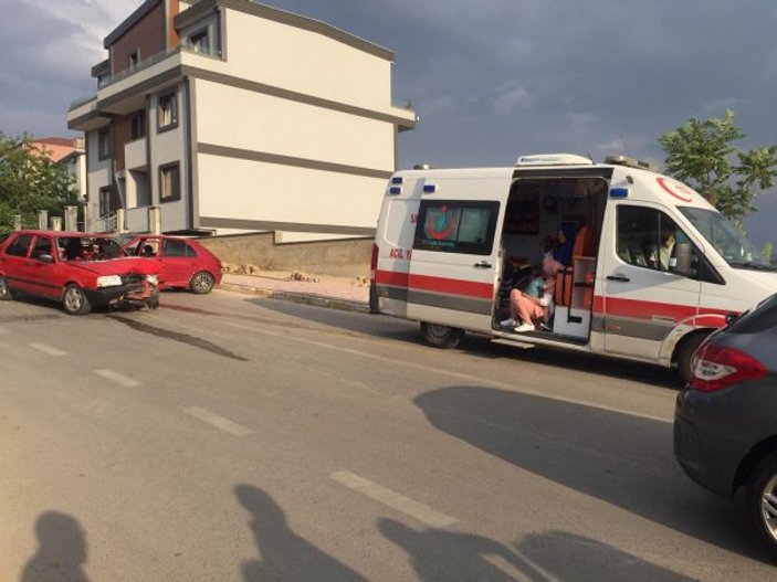 Kocaeli'de otomobiller kafa kafaya çarpıştı: 4 çocuk yaralı