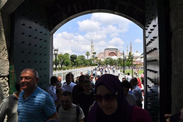 Ekrem İmamoğlu cuma namazını Sultanahmet Camii'nde kıldı