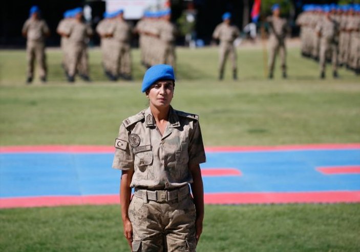 Kadın subay adayı komando kursunu birinci tamamladı