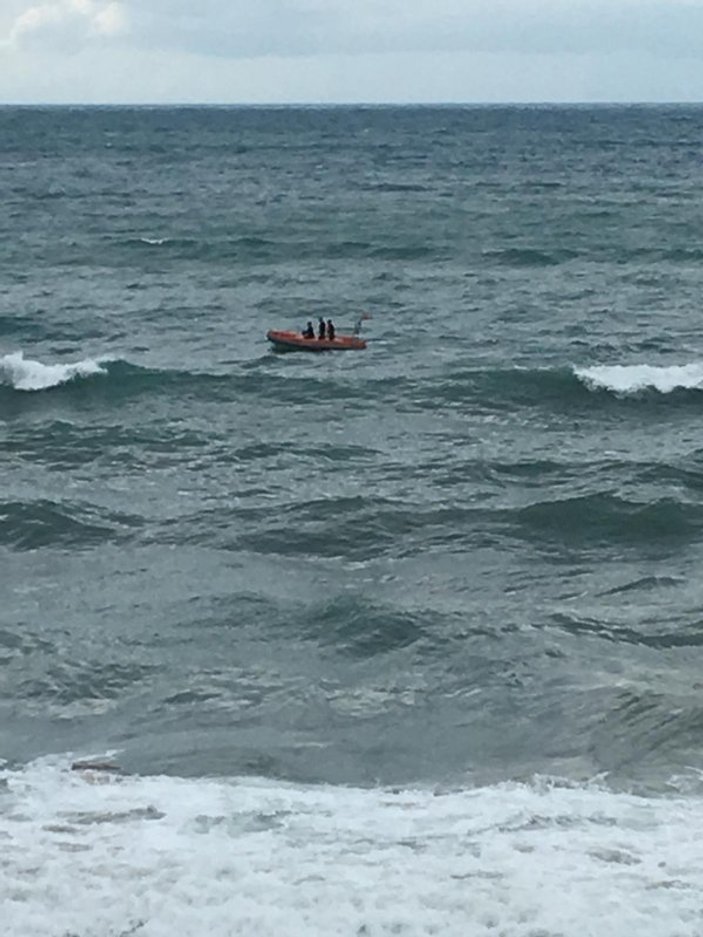 Giresun'da boğulma tehlikesi geçiren 2 kişiden biri kayıp