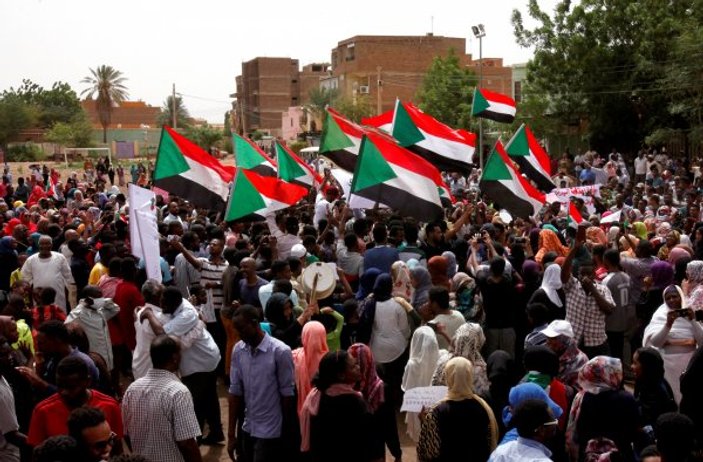 Sudan'daki gösterilerde ölü sayısı 10'a çıktı