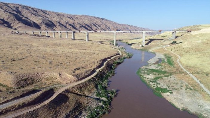 Hasankeyf-2 Köprüsü'nün tamamlanmasına son 30 metre
