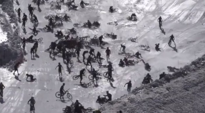 Fransa'da bisiklet yarışında yaşanan feci kaza