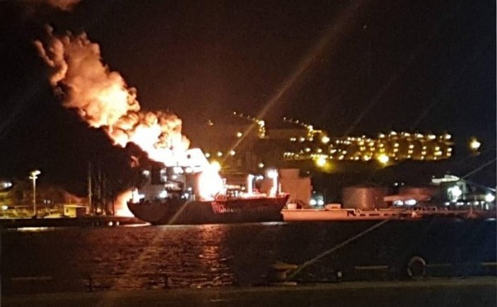İzmir’de gemi yangını: 1 ölü 15 yaralı