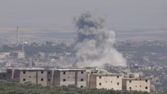 Rus ve Suriye uçakları İdlib civarını bombaladı: 3 ölü
