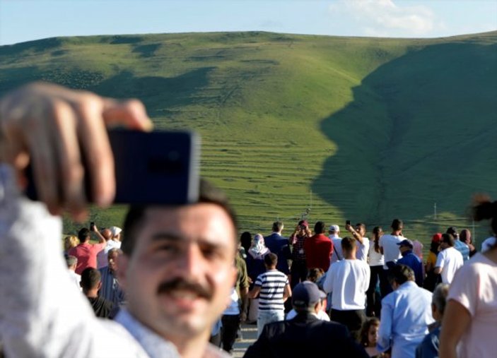 Damal'da Atatürk silüetine yoğun ilgi