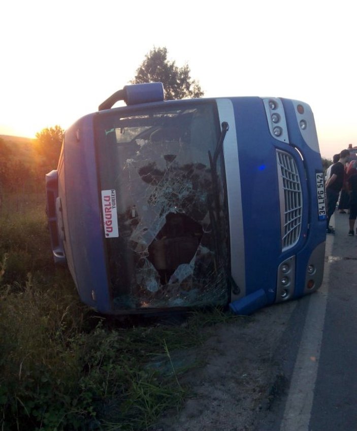 Çatalca'da minibüs kaza yaptı: 23 yaralı