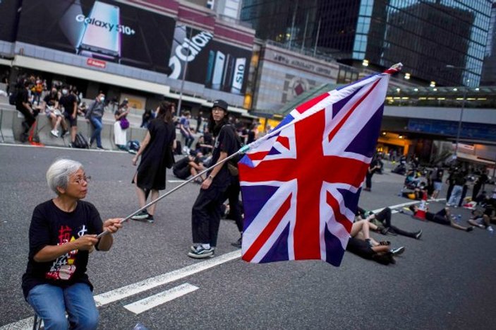 Hong Kong'da göstericiler iade yasası yeniden toplandı