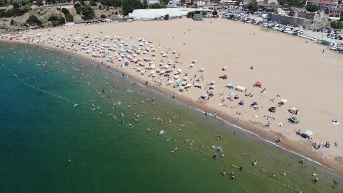 İstanbullular hafta sonunu Riva plajlarında geçirdi