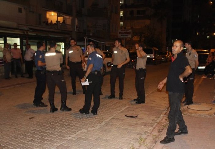 Adana'da polise bıçaklı saldırı