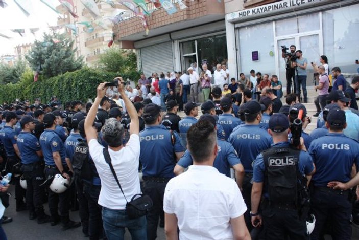 Polisten HDP'lilere cevap: Savaş neredeyse oraya gidin