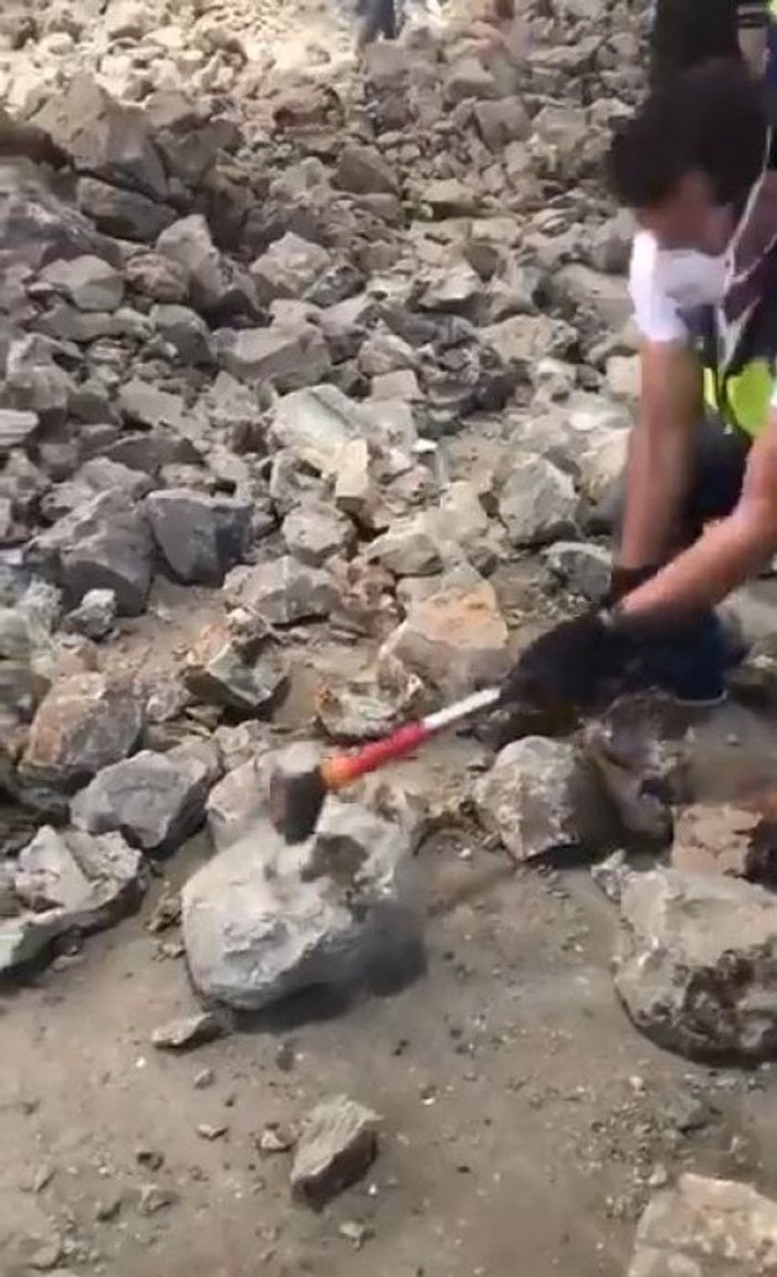 İspanya'da kayalara gizlenmiş 1 ton kokain bulundu