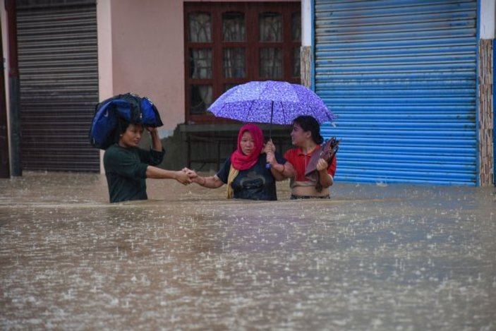 Nepal’de sel felaketi: 32 ölü, 17 kayıp, 12 yaralı