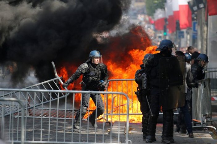 Fransa'da göstericiler polisle çatıştı: 152 gözaltı