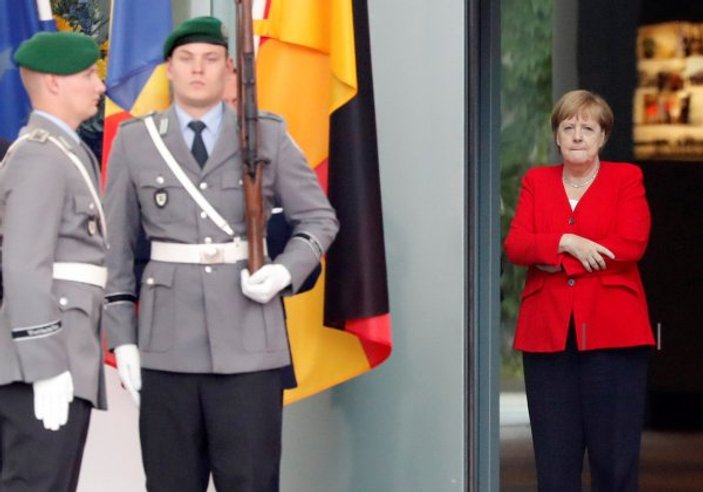 Merkel'in titrememesi için yine önlem alındı