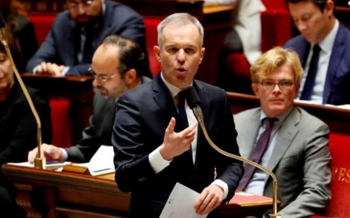 Fransız bakan verdiği lüks davetler nedeniyle istifa etti