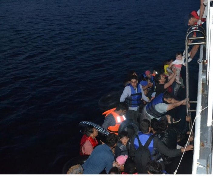 Ayvalık'ta 40 göçmen yakalandı